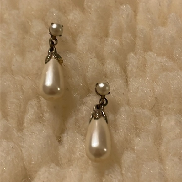 Cream and Gold Dangly Earrings - Picture 2 of 16